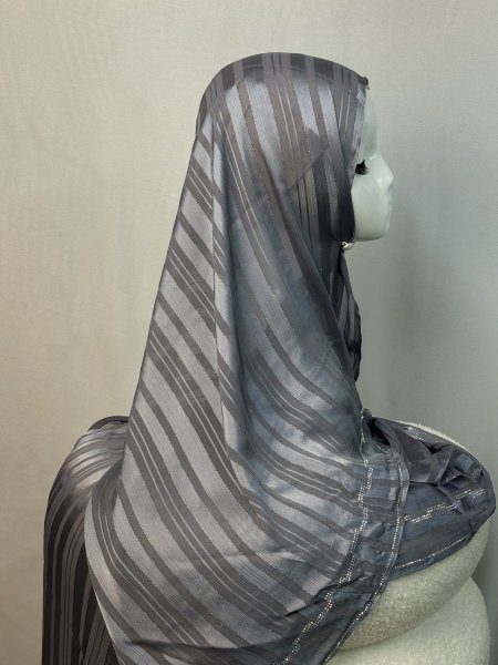 سكني غامق مع خرز فضي