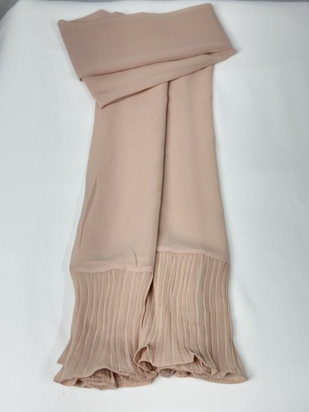 زهري مائل للبيج