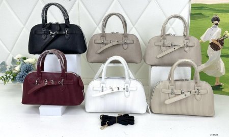 شنطه ناعمه وساده مع حزام